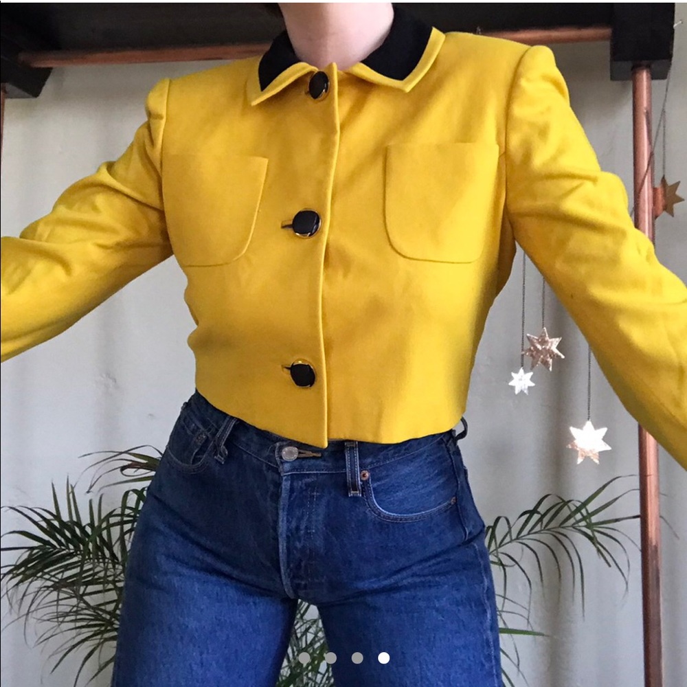 Vintage very chic yellow cropped blazer